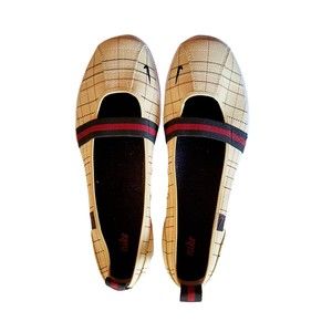 Nike Light Yellow Plaid Women’s Slip On Athletic Flats Loafers Size 8.5